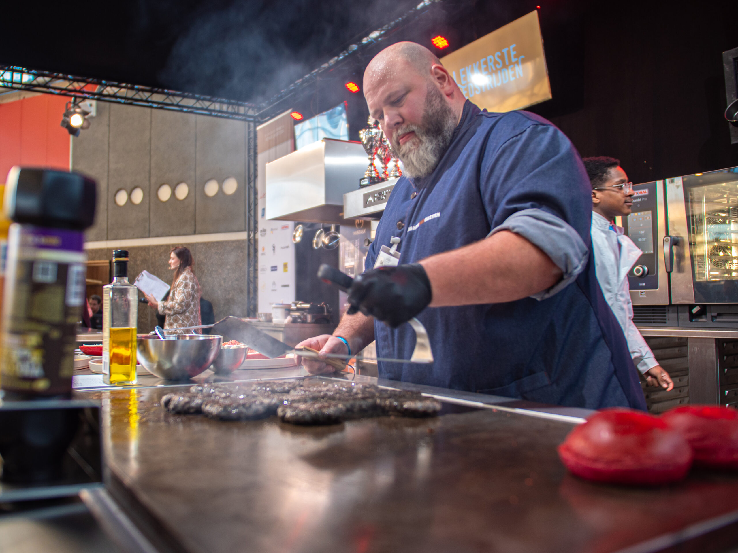 Jelle Hovens tijdens het NK Lekkerste Hamburger 2024